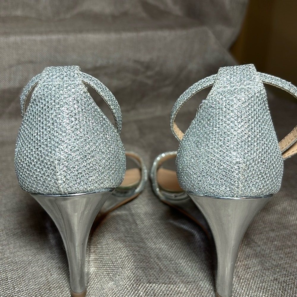 Jewel Badgley Mischka Hunt Women's Sandal, Silver, 6 - Picture 11 of 13